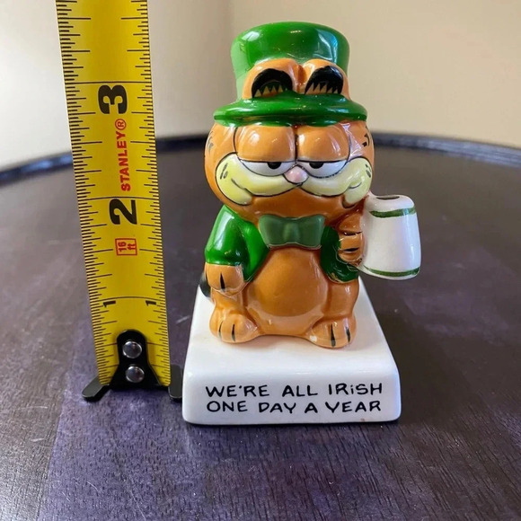 Vtg Garfield Figurine St. Patrick's Day We're All Irish One Day A Year 1978,1981 - Picture 9 of 10